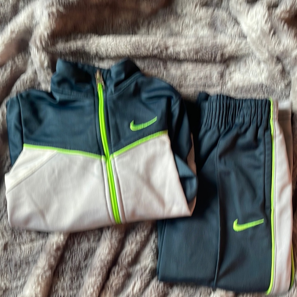 2T Nike Boy’s Outfit